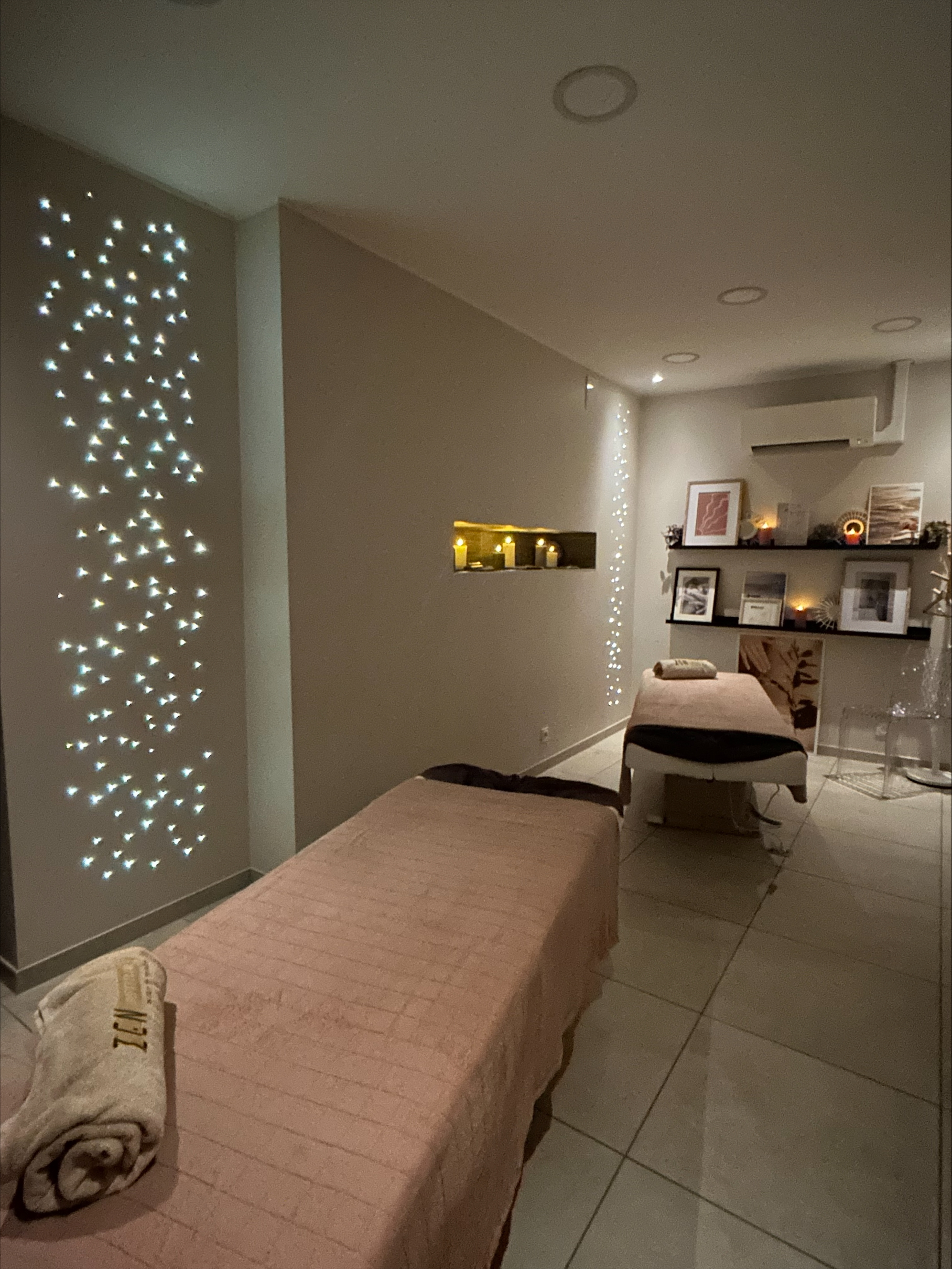 CABINE EN DUO POUR LES SOINS CORPS ET LES MMASSAGES ET LES SOINS VISAGES